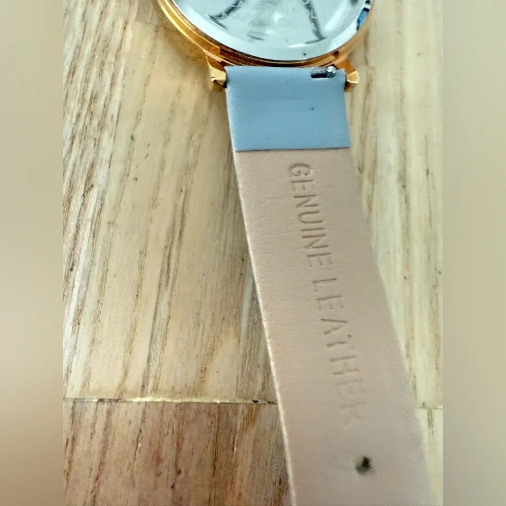 Wristology ladies Olivia gold tone gray leather watch NEW BATTERY